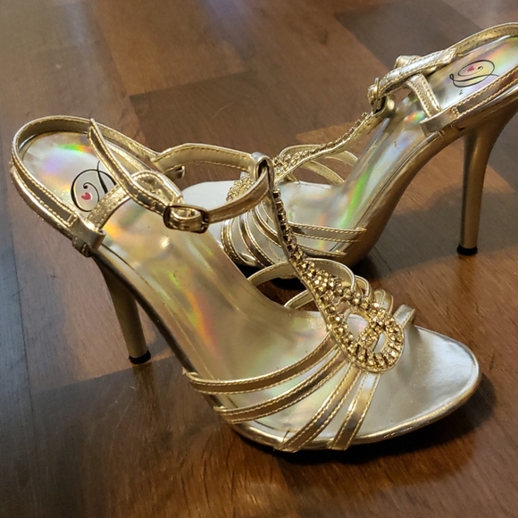 Heels - Picture 1 of 2